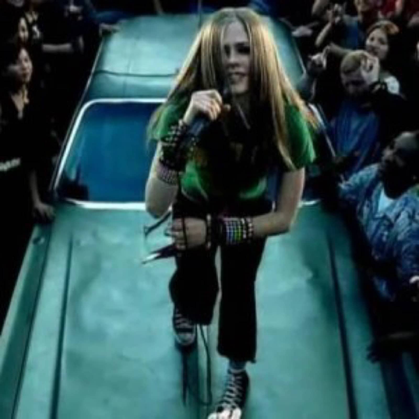Avril Lavigne — Sk8er Boi