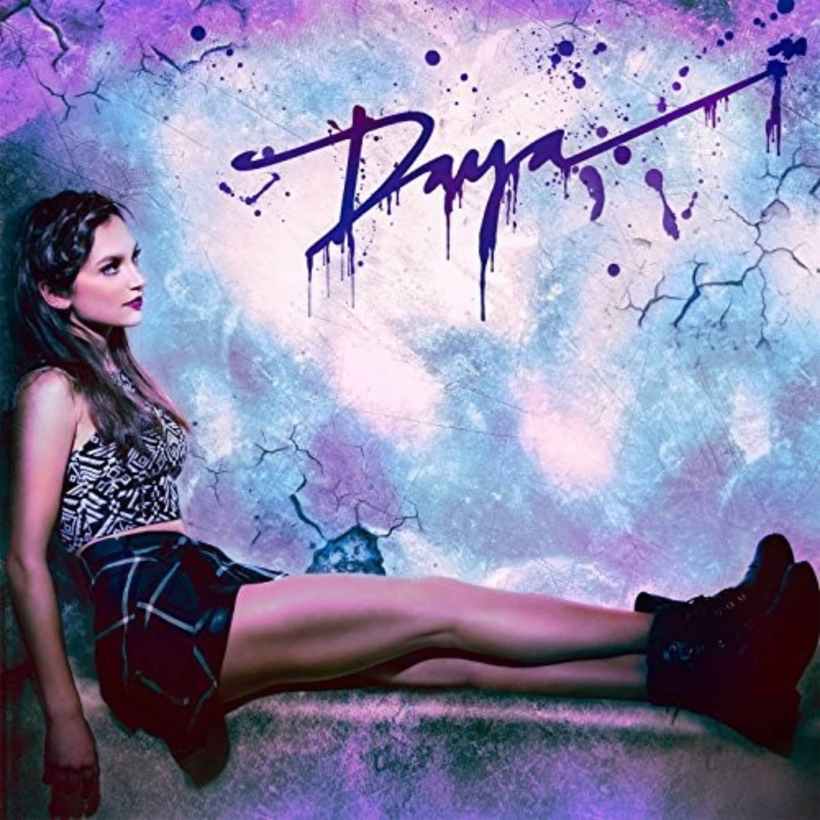 Sit still look. Daya. Обложка Daya - Bad girl. Daya Hide away. Daya картинки.