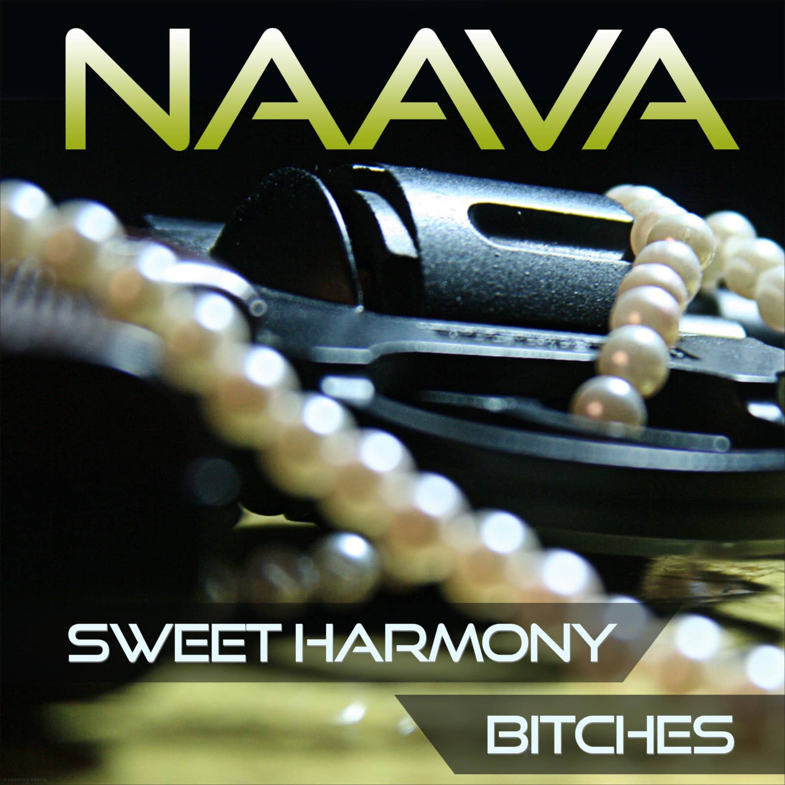 Naava — Bitches