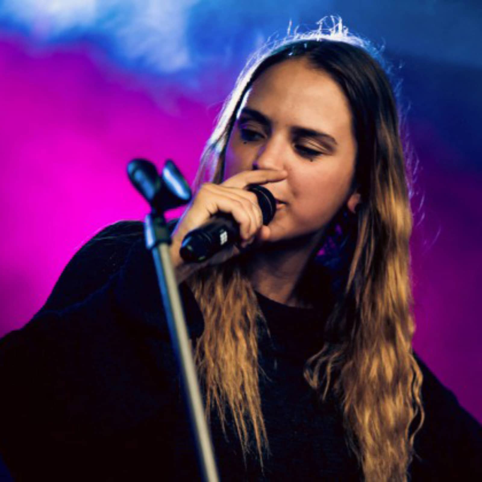 VIŅA — Un nakts