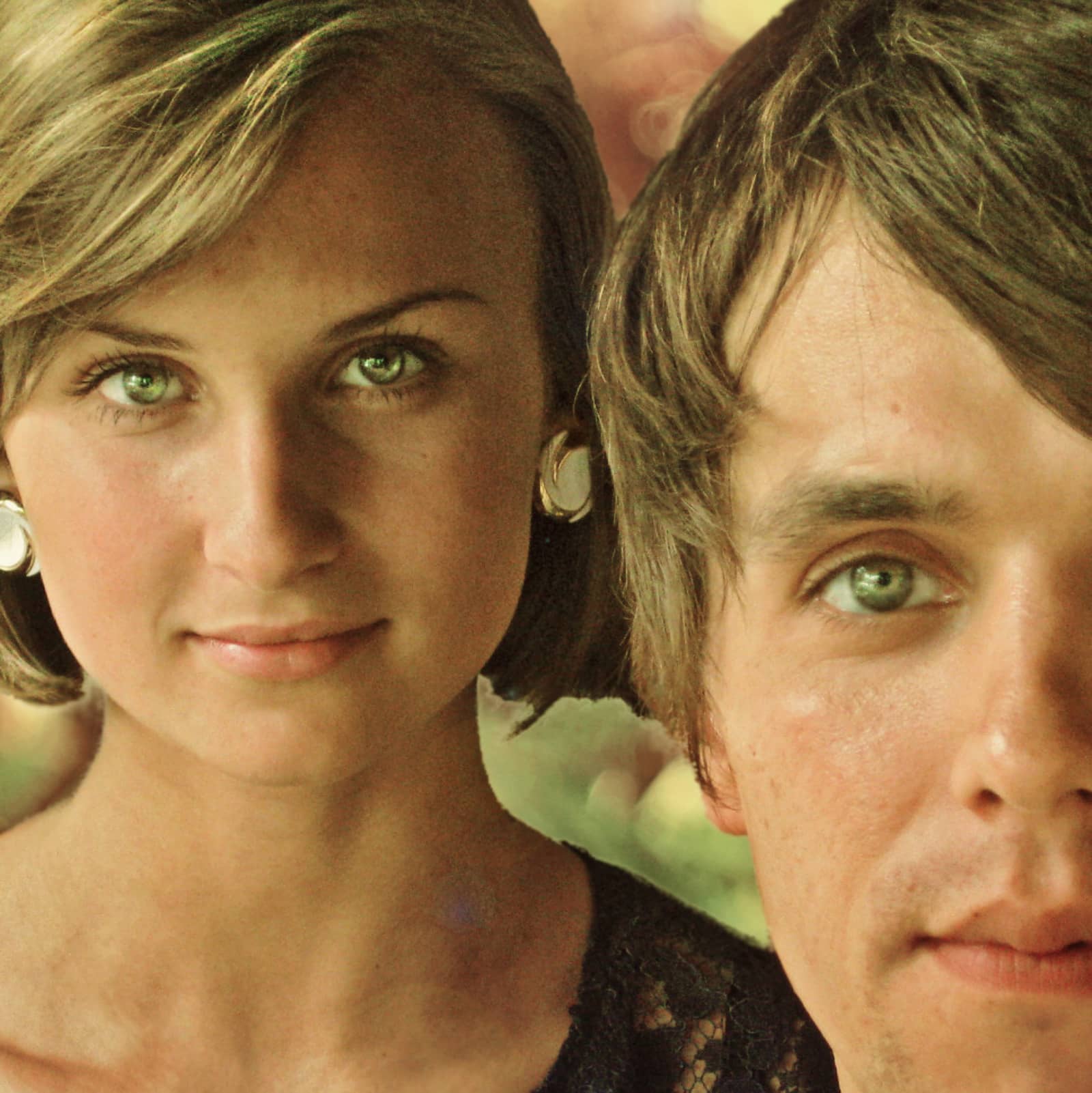 Autobuss Debesīs & Paula Dukure — Vējš un liepa